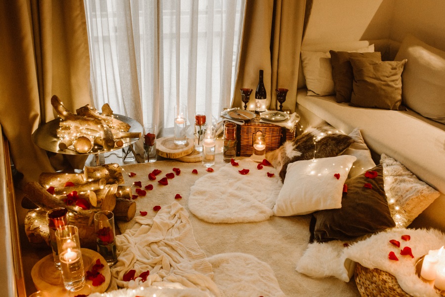 Candles covering the bathtub  Candle light bedroom, Romantic bathrooms,  Candle light room
